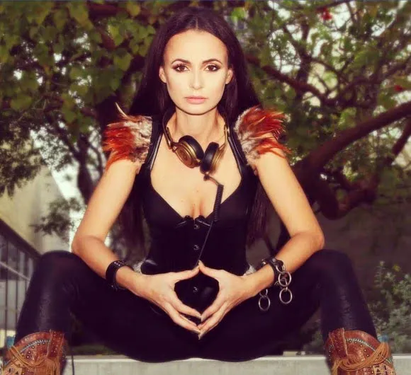 DJ Bia Bianca Marcicuc a fost izolata din cauza CoVidului intr-un hotel pe plaja!