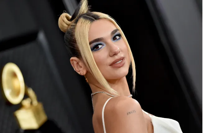 Dua Lipa, enervată la culme de un intervievator care a comentat despre frumusețea ei