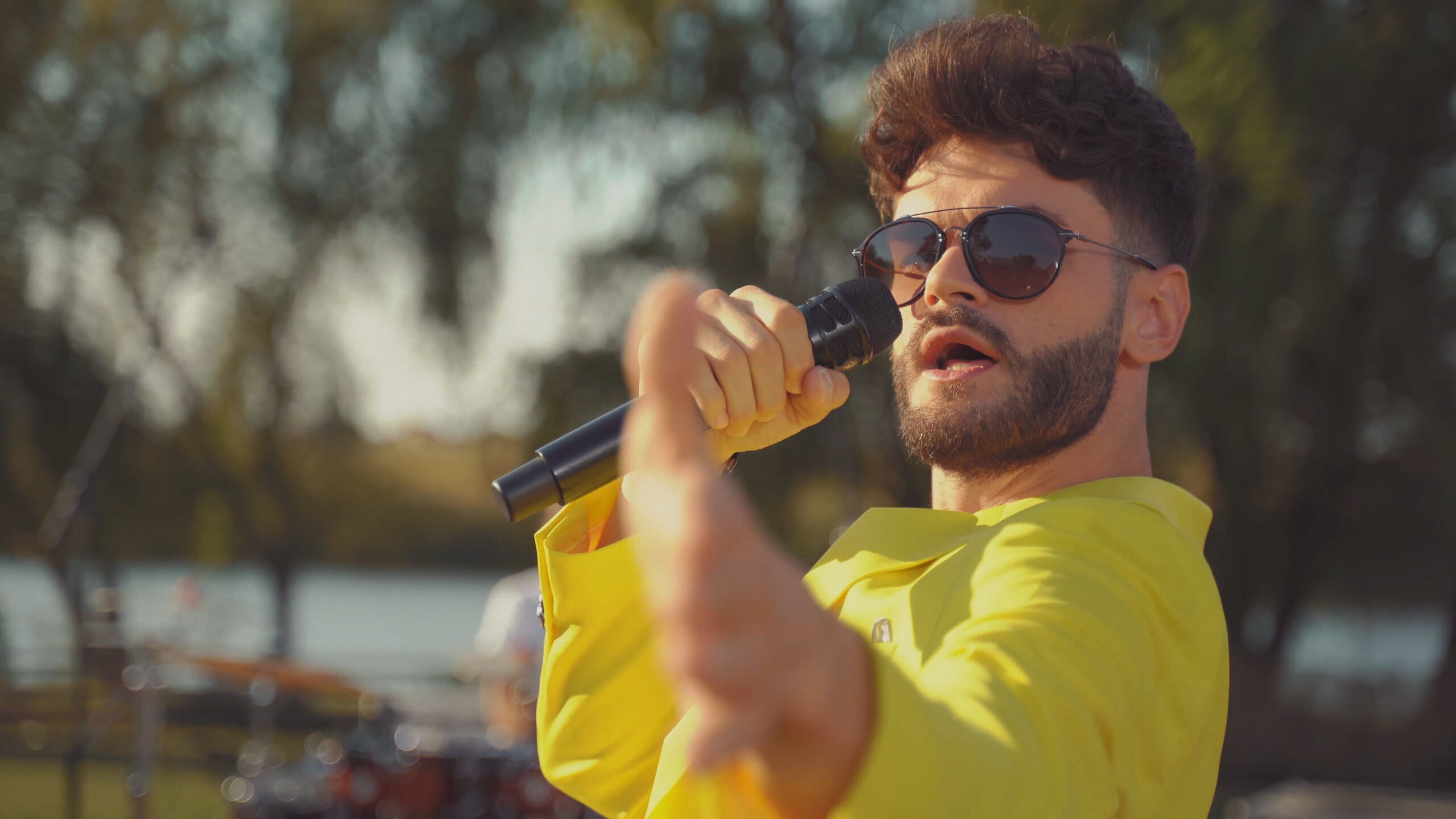 Edward Sanda a lansat remake-ul dupa „Drumurile noastre”, într-o viziune proprie