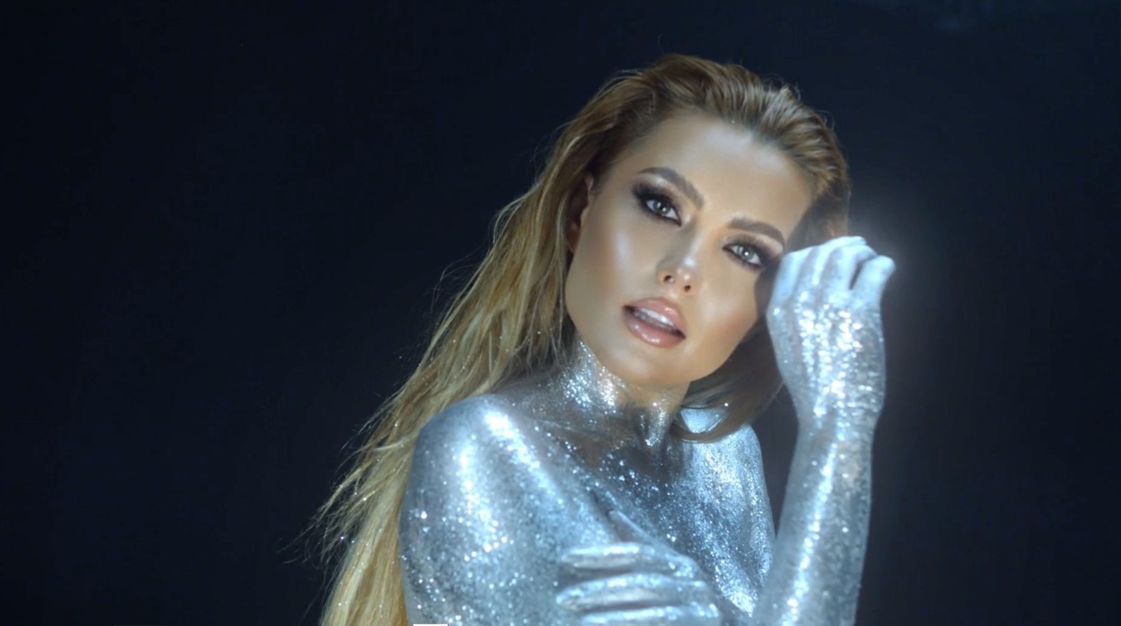 Elena a filmat pentru piesa „Vulnerabili” un videoclip cosmic