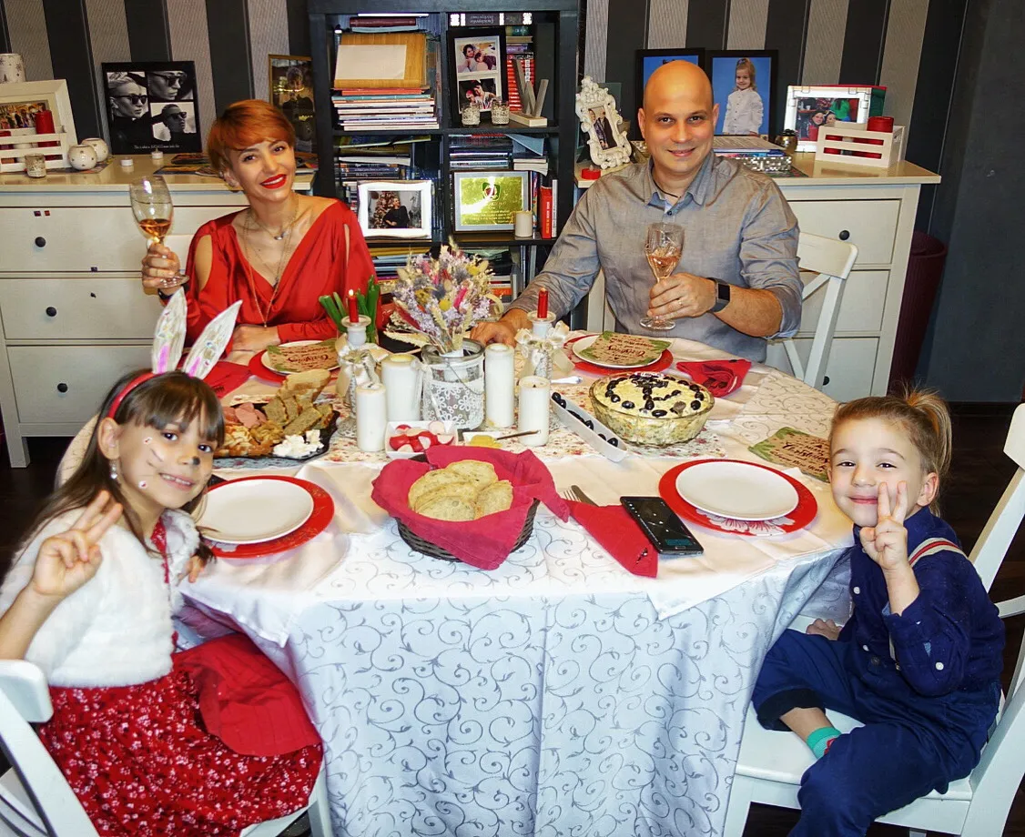 Gulia Anghelescu, Ioana Petric, Gabriela Marin si Diana Bart: Sarbatori de Paste in familie!
