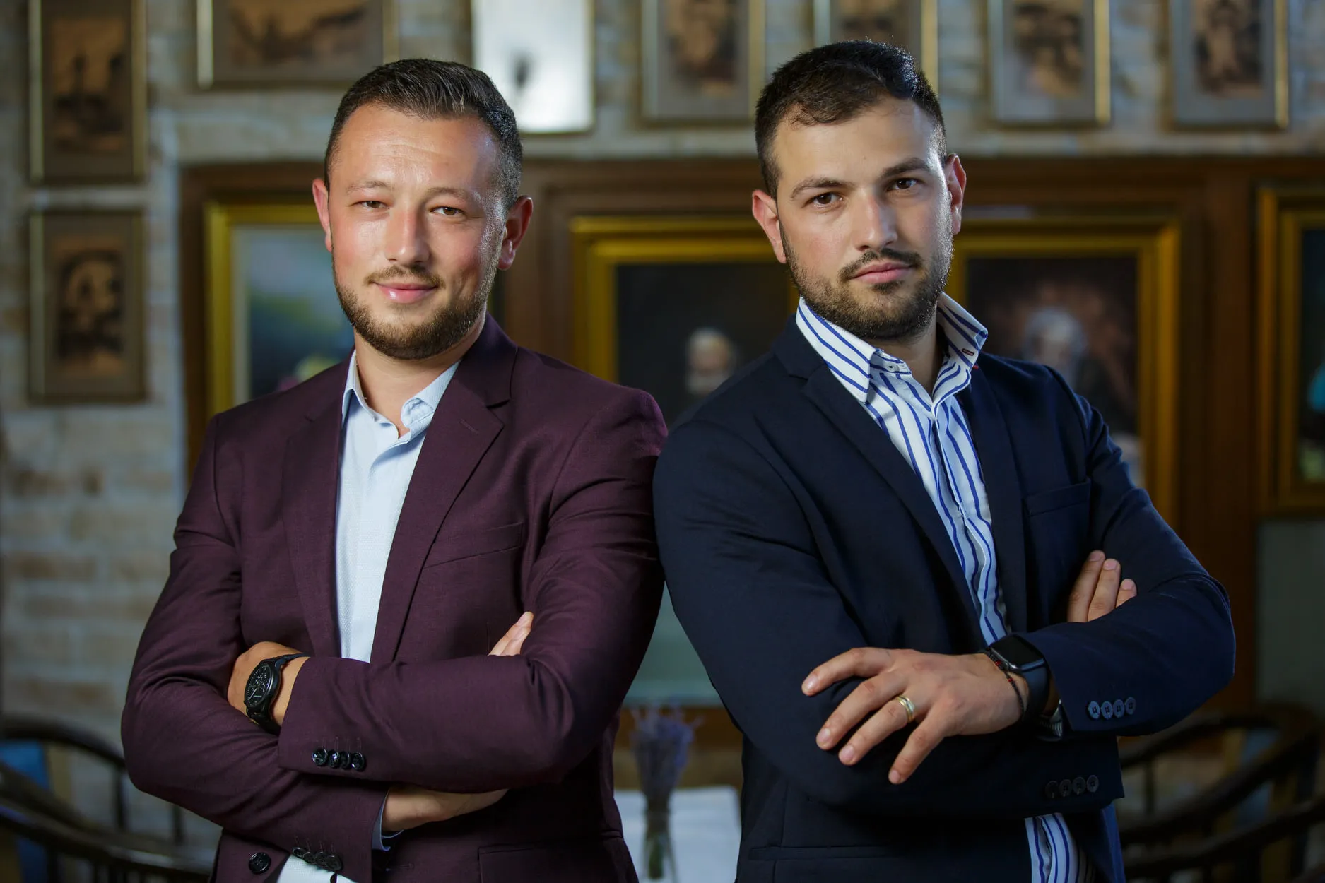 Vedetele se pregatesc sa mearga la Conacul Baciului, prima băcănie cu gusturi cu tradiție din Buzău