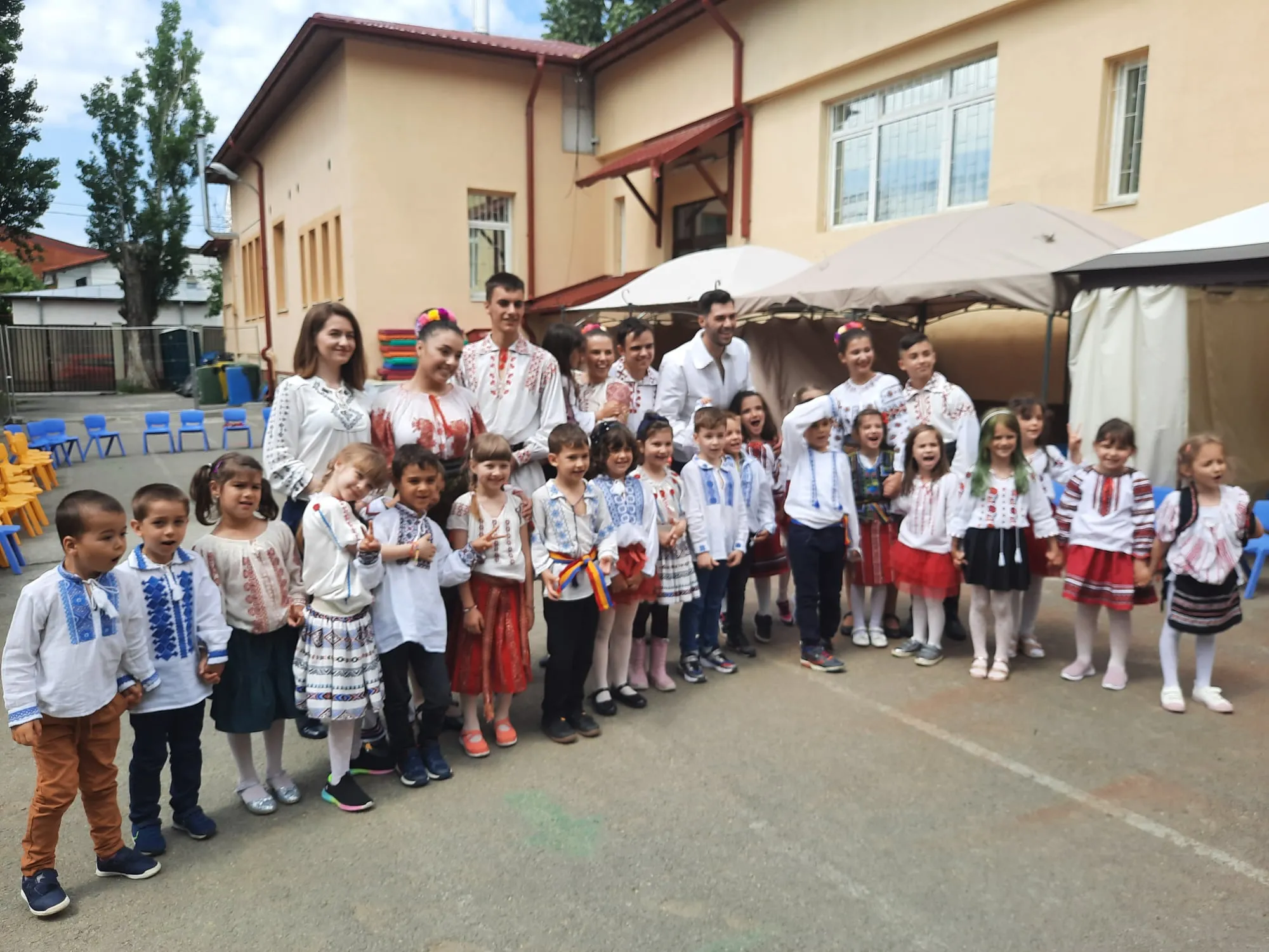 Gabriel Dumitru intre muzica dance, cea populara si educatia copiilor de gradinita!