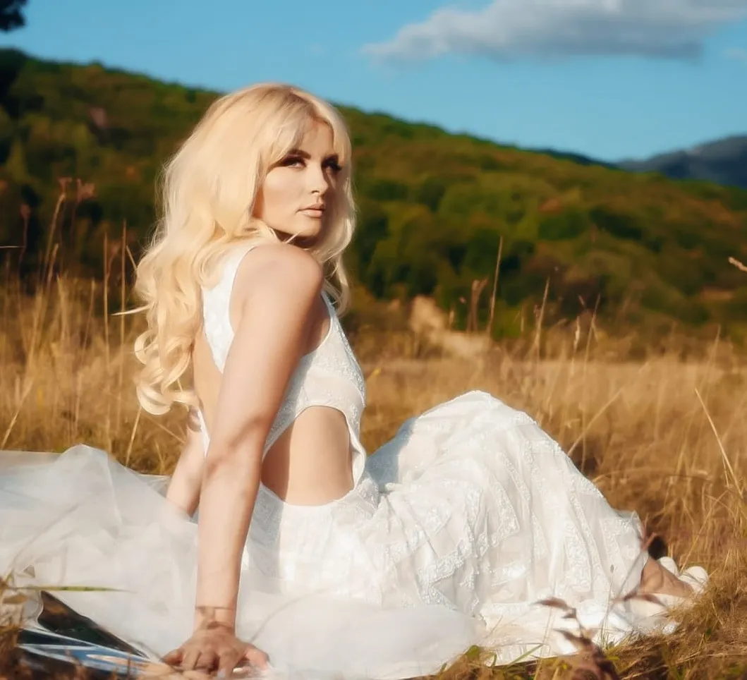 Soprana Ianna, super senzuală în noul ei videoclip “Uletai”, o arie din Opera „Prince Igor”!