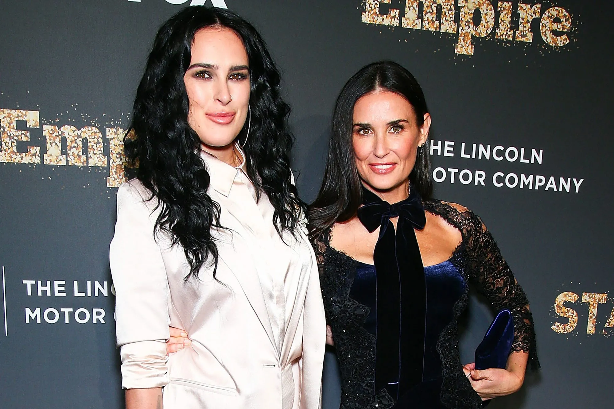 Demi Moore arată identic cu fiica ei, Rumer, într-o fotografie din trecut