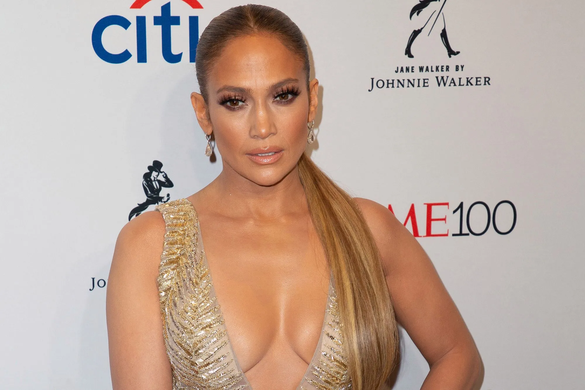 J.Lo s-a desbracat pentru coperta noului ei single! N-ai vazut-o niciodata asa