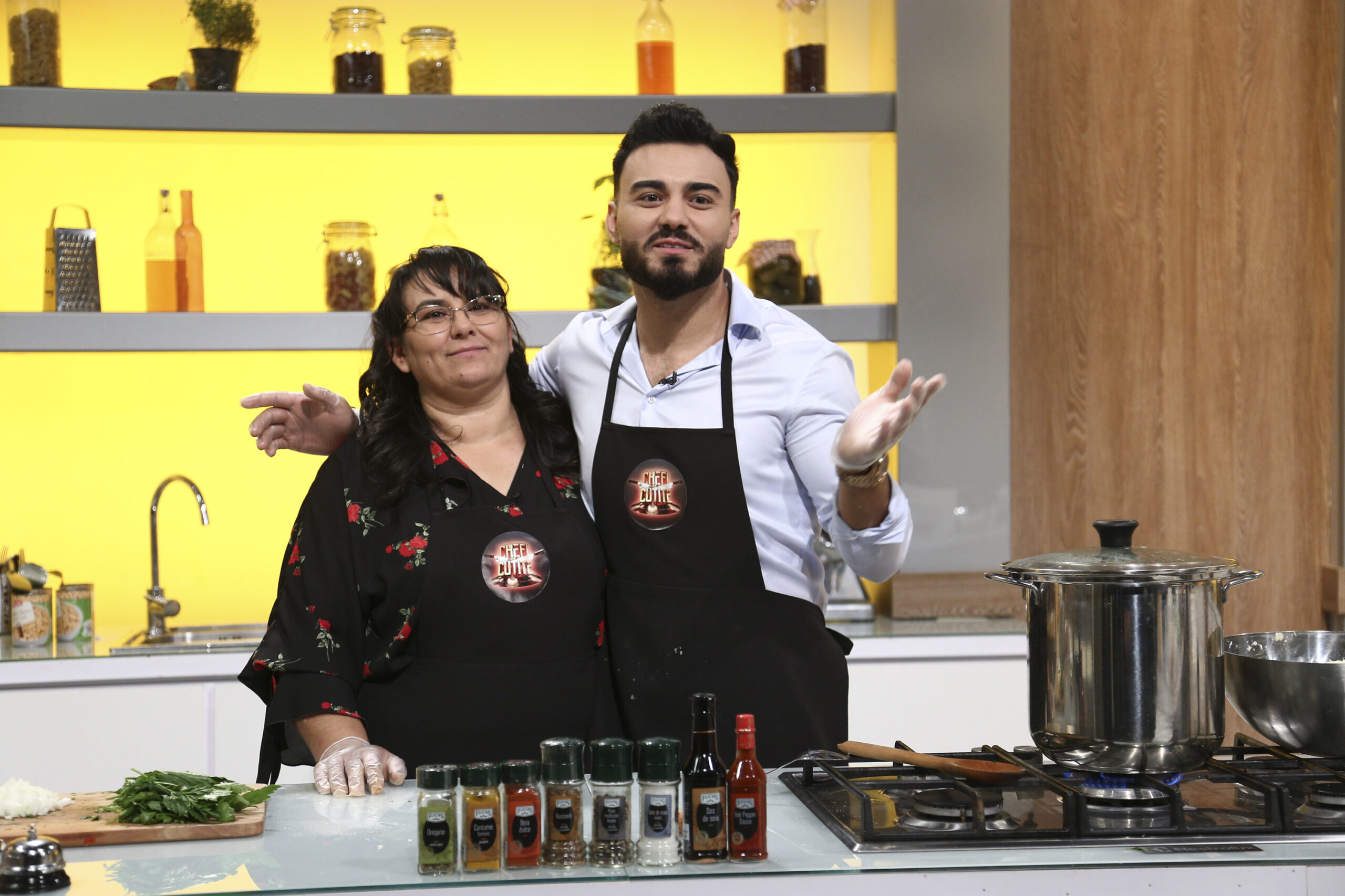 Il vezi la „Survivor Romania” dar Jador va gati cu mama lui la Chefi la cutite!