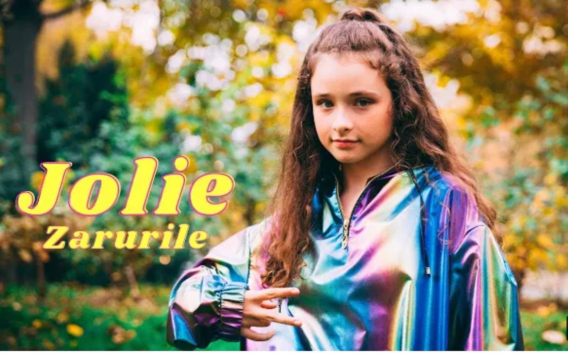 Jolie a cucerit publicul cu piesa „Zarurile”! Ce urmeaza pentru ea in 2022?