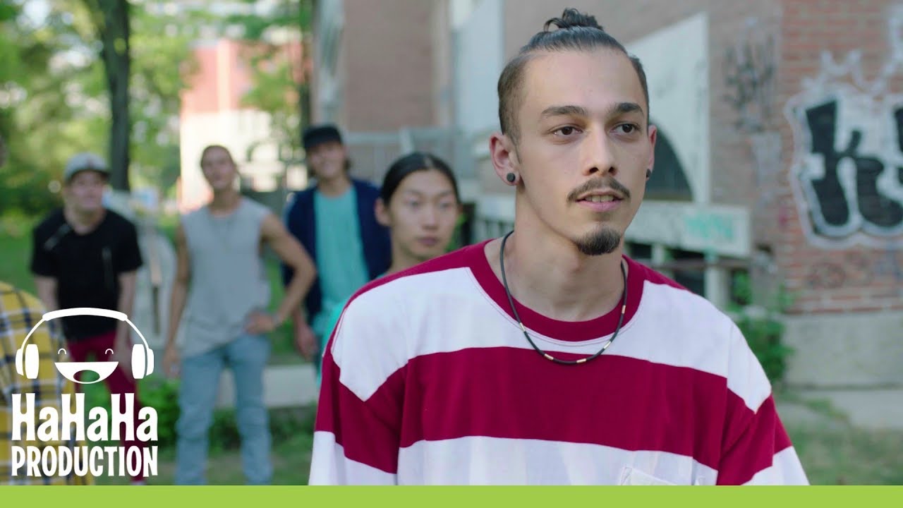 Juno e cel care semneaza coloana sonora a serialului Profu`, in care si joaca