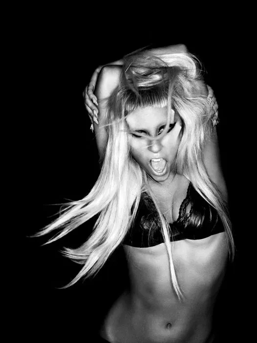 Lady Gaga a lansat o editie aniversara a albumului „Born This Way”
