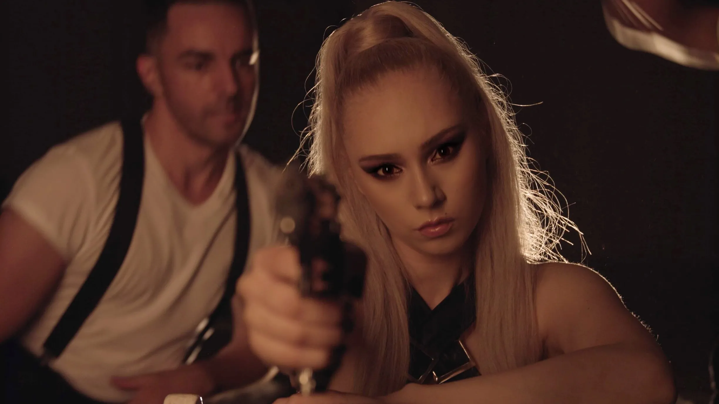 Interviu Aris: „M-am simtit neasteptat de bine in rolul de bad girl in noul meu videoclip”