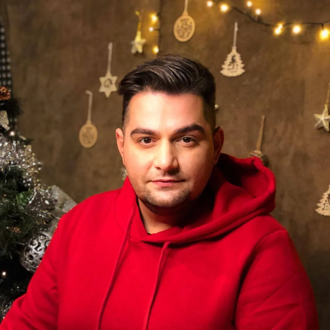 Marius Bălan a lansat un colind special pentru anul acesta „Colo sus în vremea aceea”