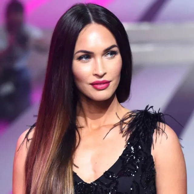 Megan Fox spune că „nu a făcut niciodată declarații” despre purtarea măștilor după ce o postare falsă devine virală