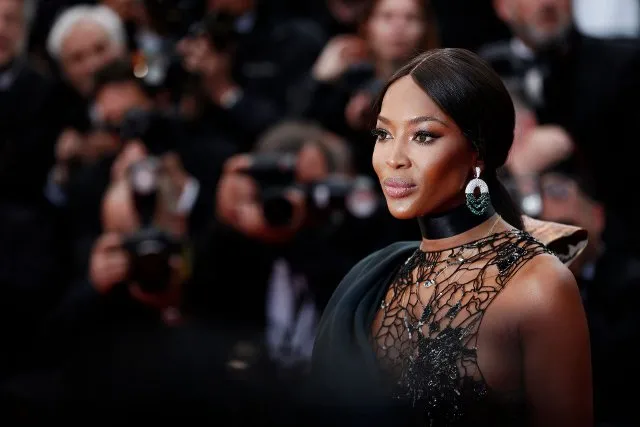 Care este dieta care o face să arate ireproșabil pe Naomi Campbell
