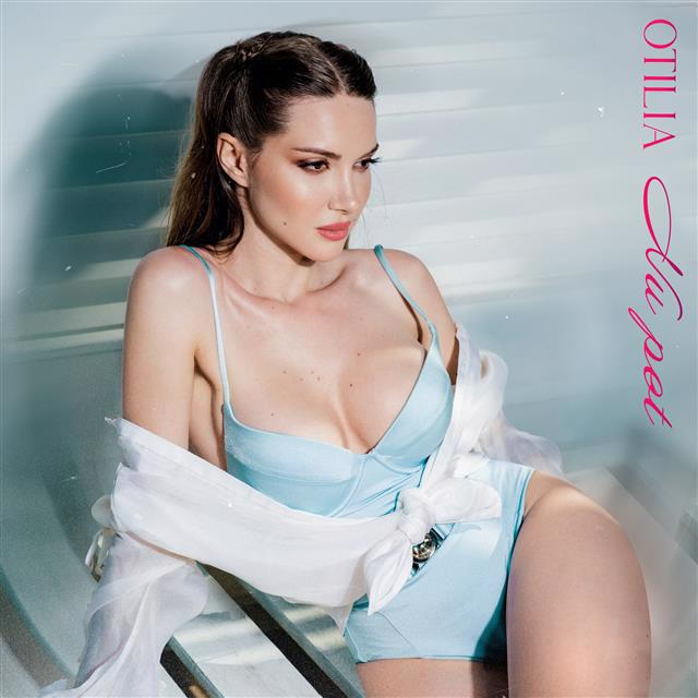 Dupa multi ani, Otilia lanseaza o noua piesa in romana