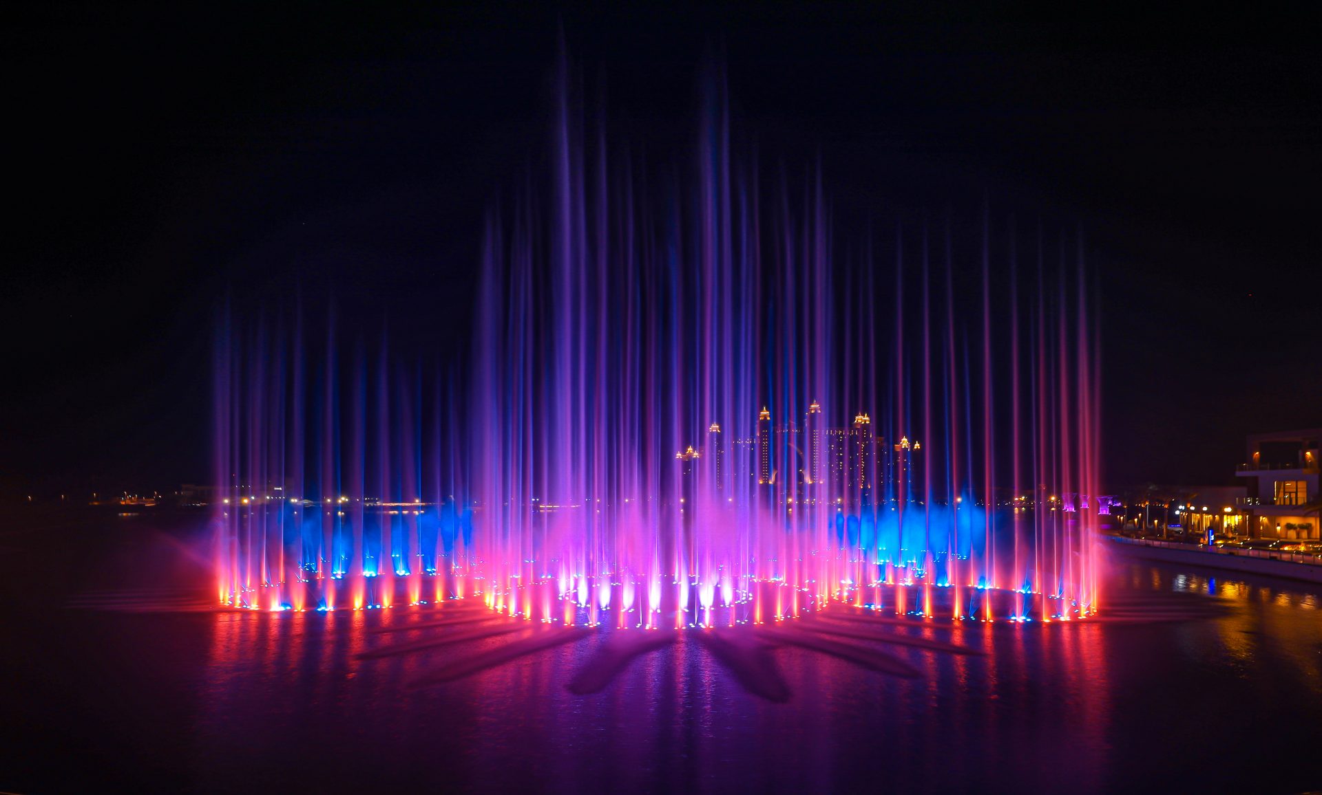 In Dubai se inaugurează cea mai mare fântână din lume