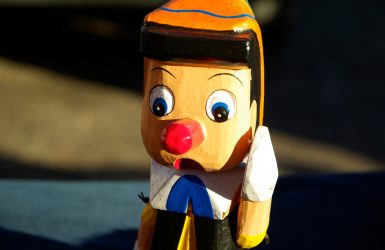 Cum își dau seama părinții când îi minți