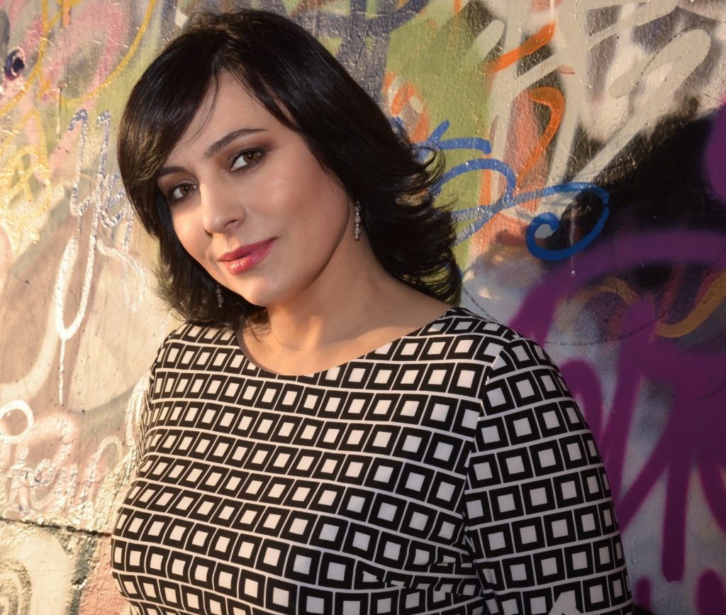 Reusita pentru Raisa Ambros: a vandut 3 picturi la galeria de arta Sinsang din Seul, Coreea de Sud