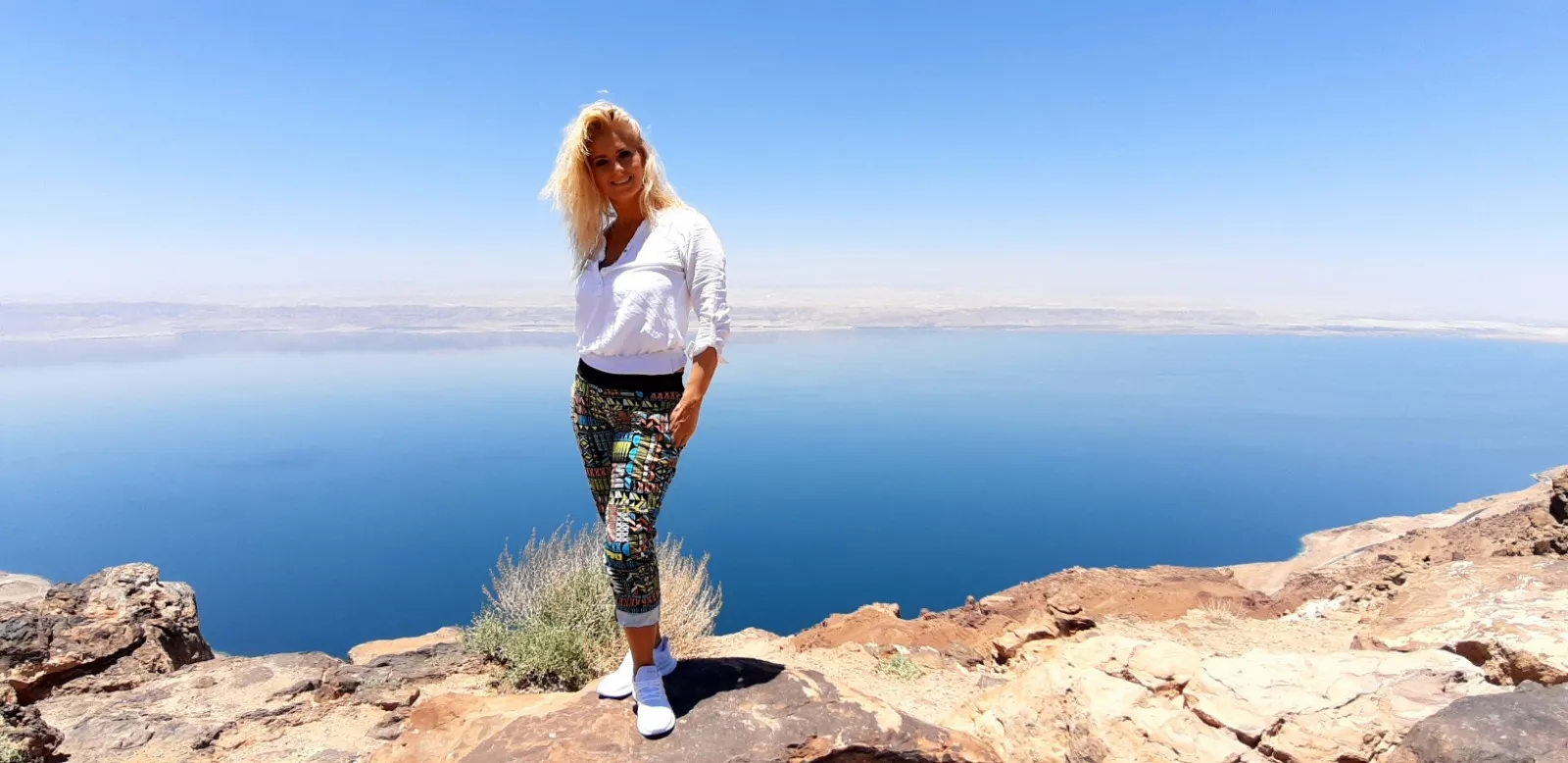 Raluca Guslicov a filmat un videoclip fierbinte pentru piesa „Give it to me”