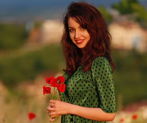 Rebeca Dumitru, sudenta la medicina, picteaza in 3D si vrea sa se lanseze in muzica!