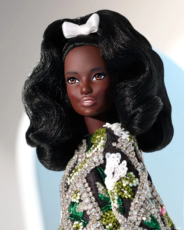 Richard Quinn se aliază cu Barbie pentru primul look al colecției prezentat la London Fashion Week