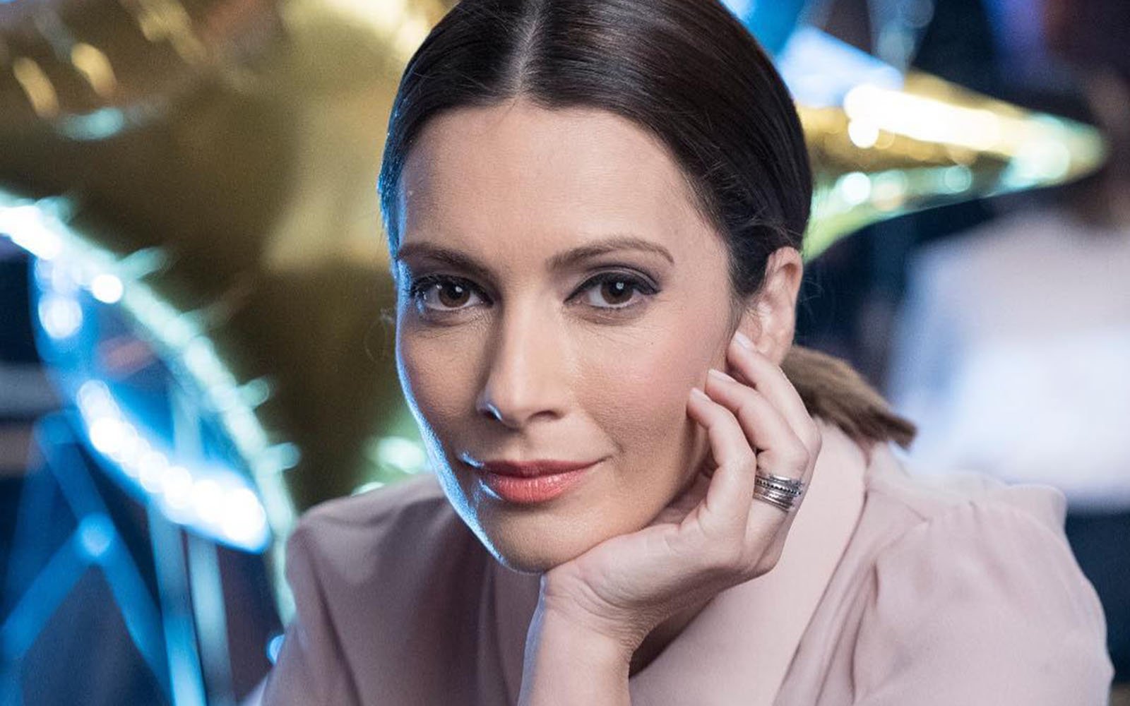 Andreea Berecleanu, izolată de bunica ei de 93 de ani: „A ieşit în balcon ca să-mi facă semn că e bine”