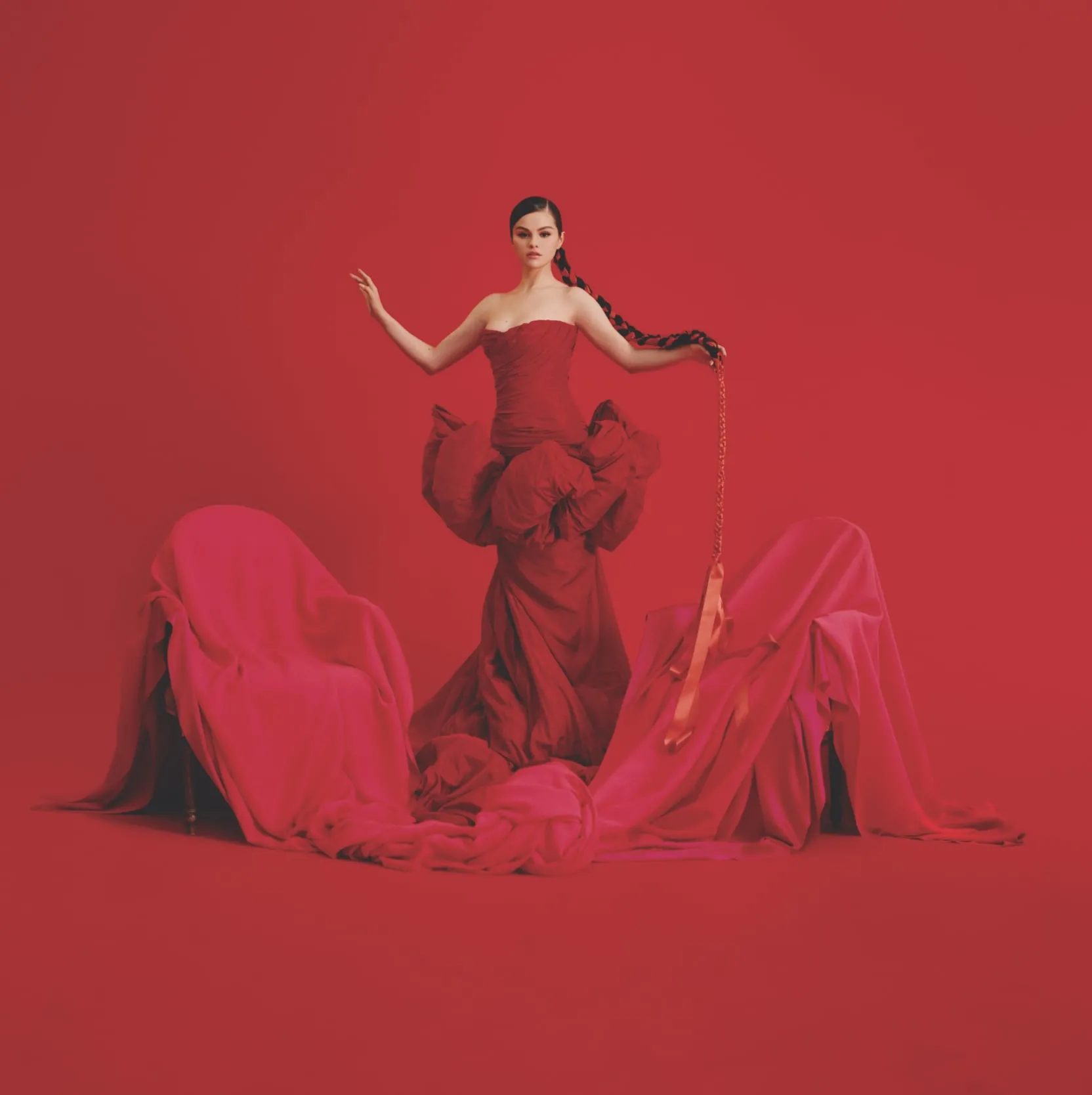Selena Gomez a lansat EP-ul “Revelacion” – primul sau material in limba spaniola
