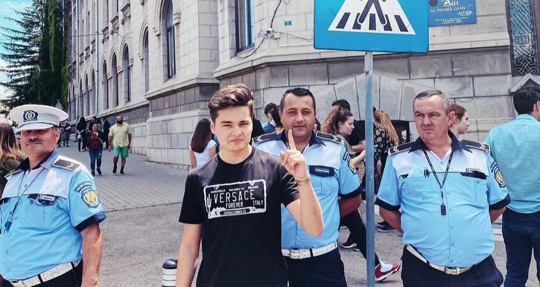 Selly s-a dus să dea bacul la română cu limuzina