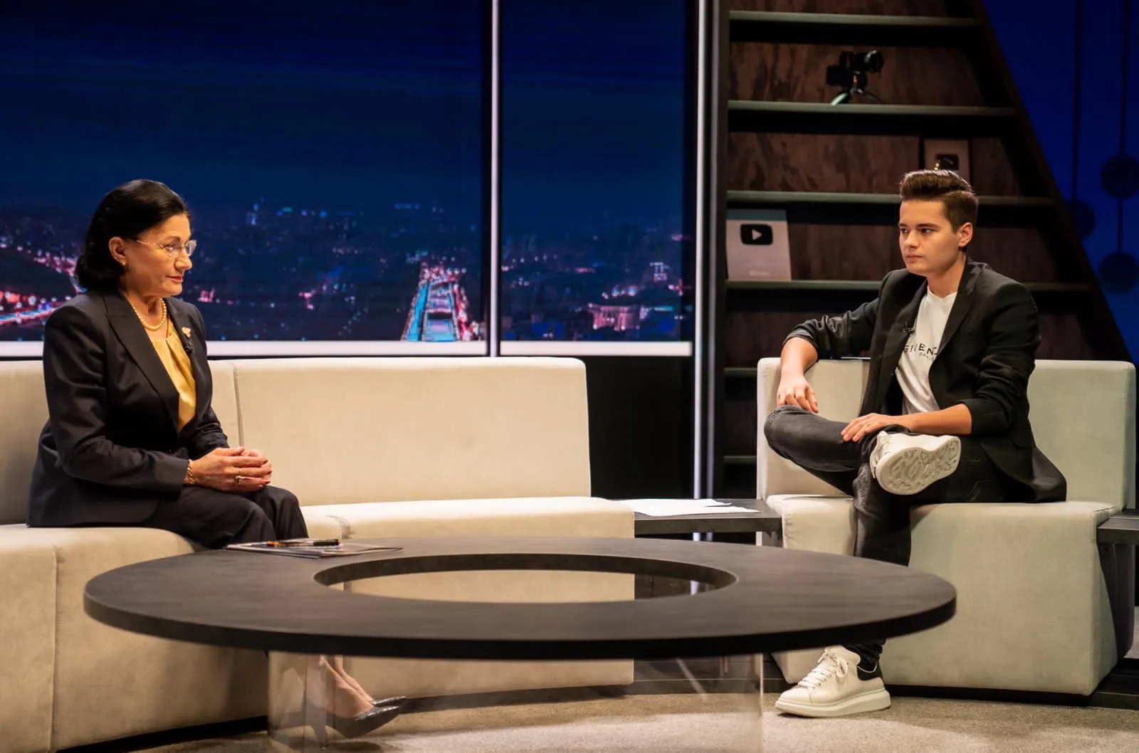 Schimb de replici acide intre Selly si Ecaterina Andronescu la „Selly Show”