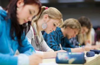 5 lucruri pe care nu ar trebui să le faci dacă URĂŞTI o colegă!