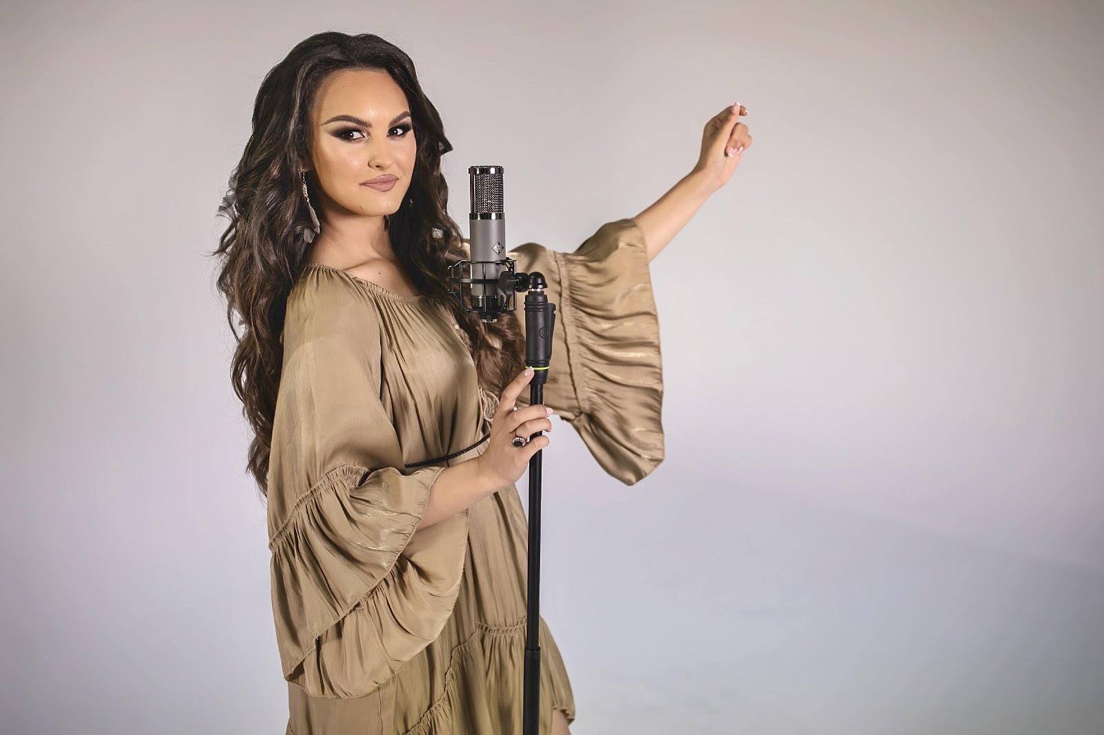 Timisoreanca Simona Ruscu ne sfatuieste prin noul ei single sa pretuim viata!