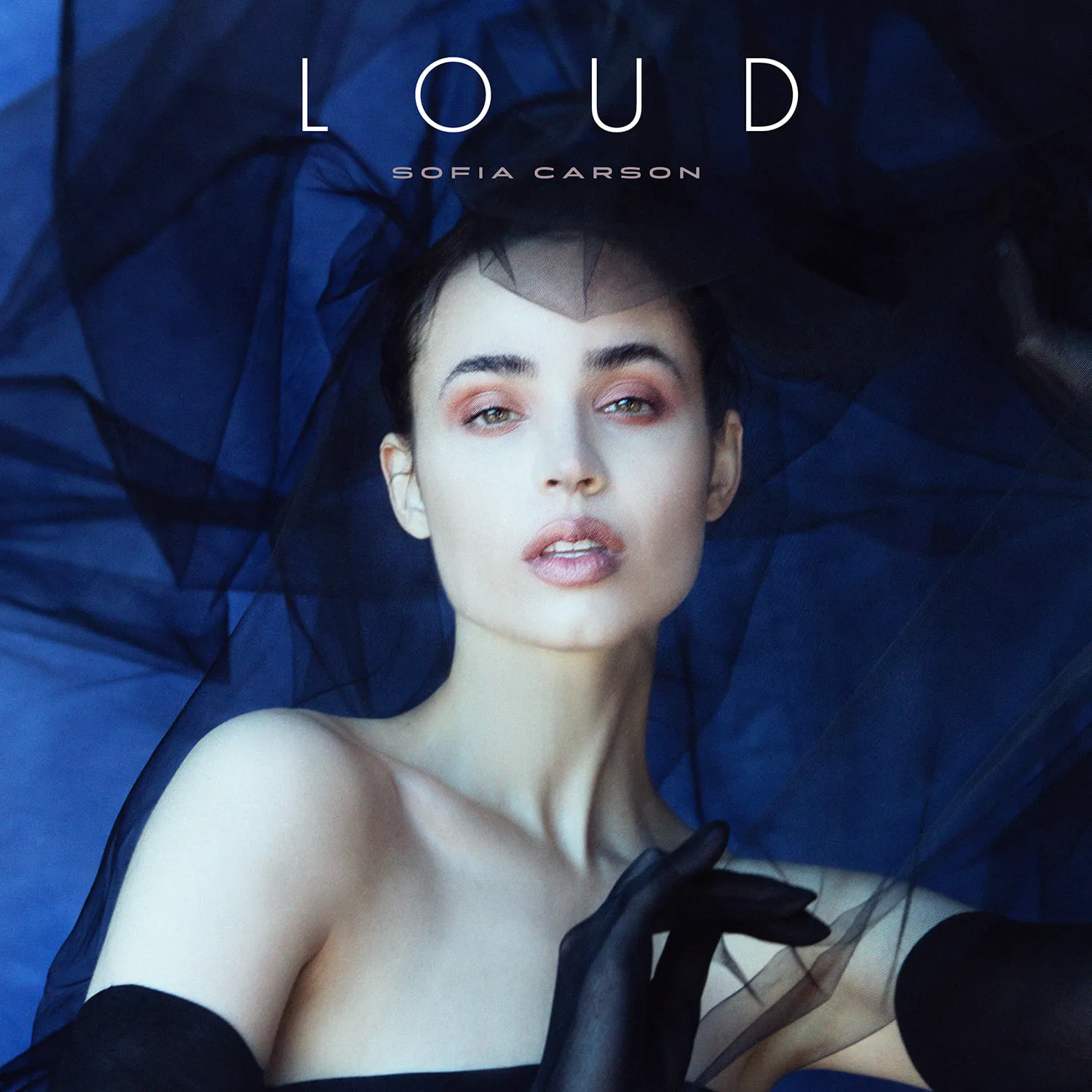Sofia Carson a lansat single-ul “LOUD”