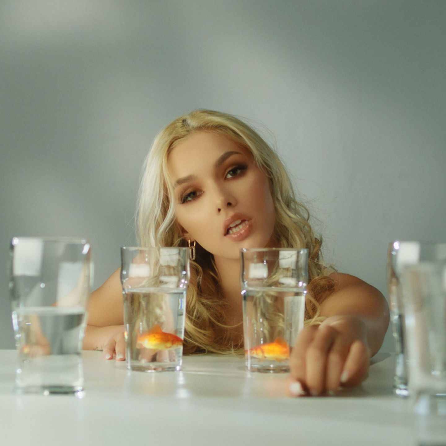 Sonja lansează noul single, “Indigo”, la care a filmat si videoclip!