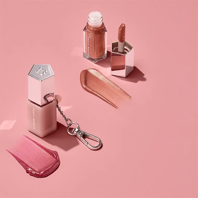 Rihanna lansează un mini-duo de buze Fenty Beauty, care va suci mințile