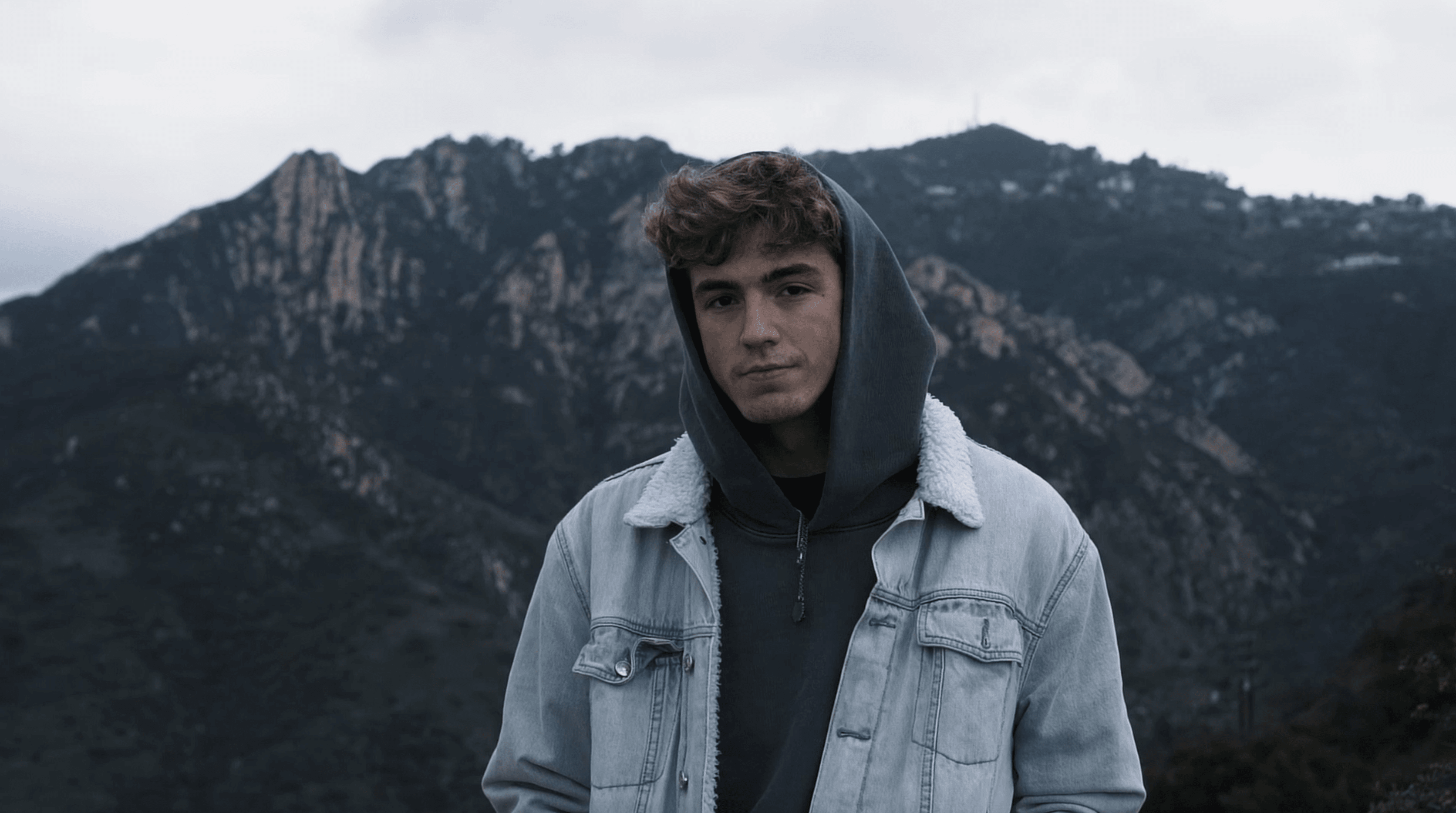 Surf Mesa lanseaza videoclipul hitului “ily” (I Love You Baby), featuring Emilee