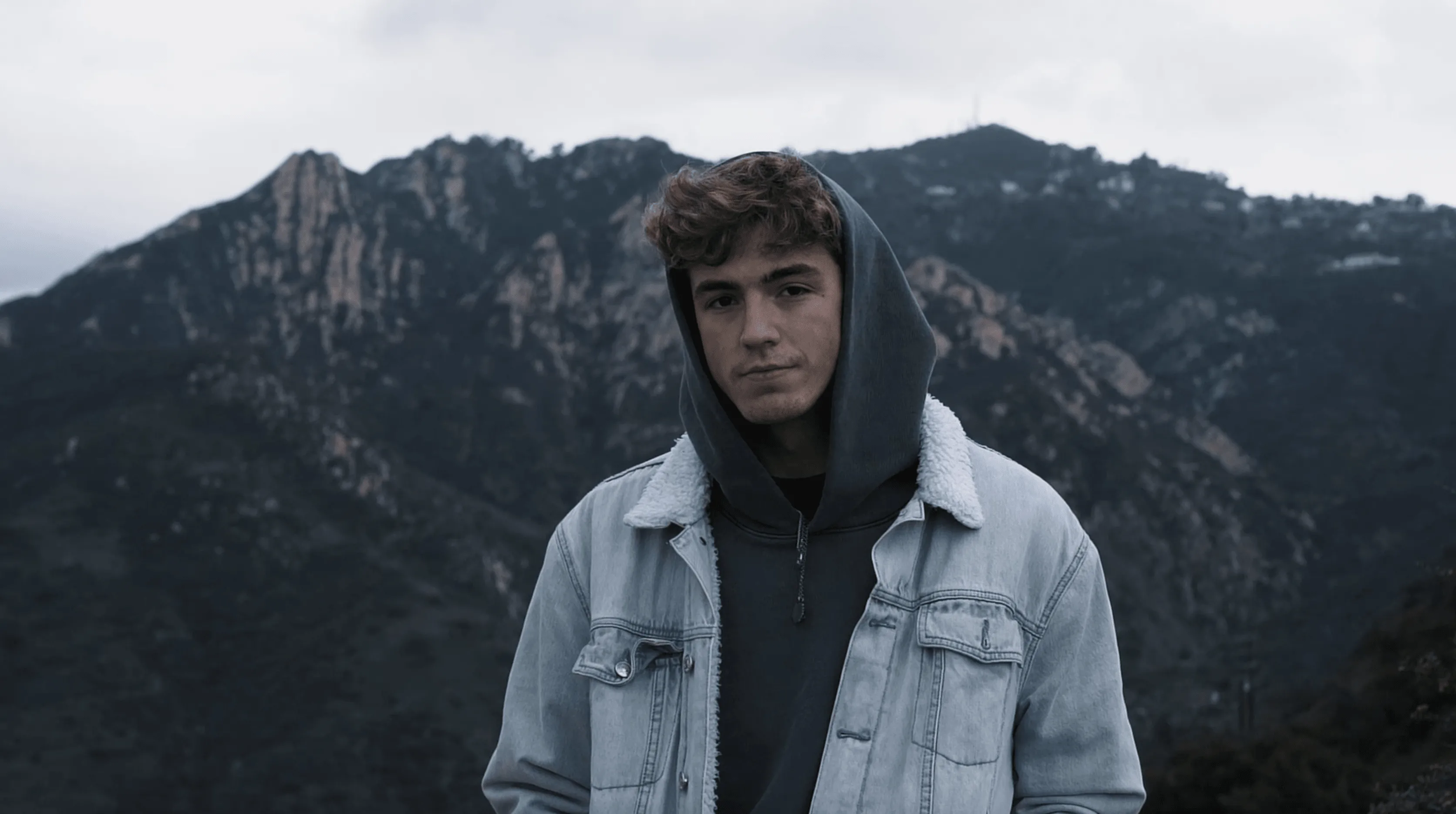Surf Mesa lanseaza videoclipul hitului “ily” (I Love You Baby), featuring Emilee