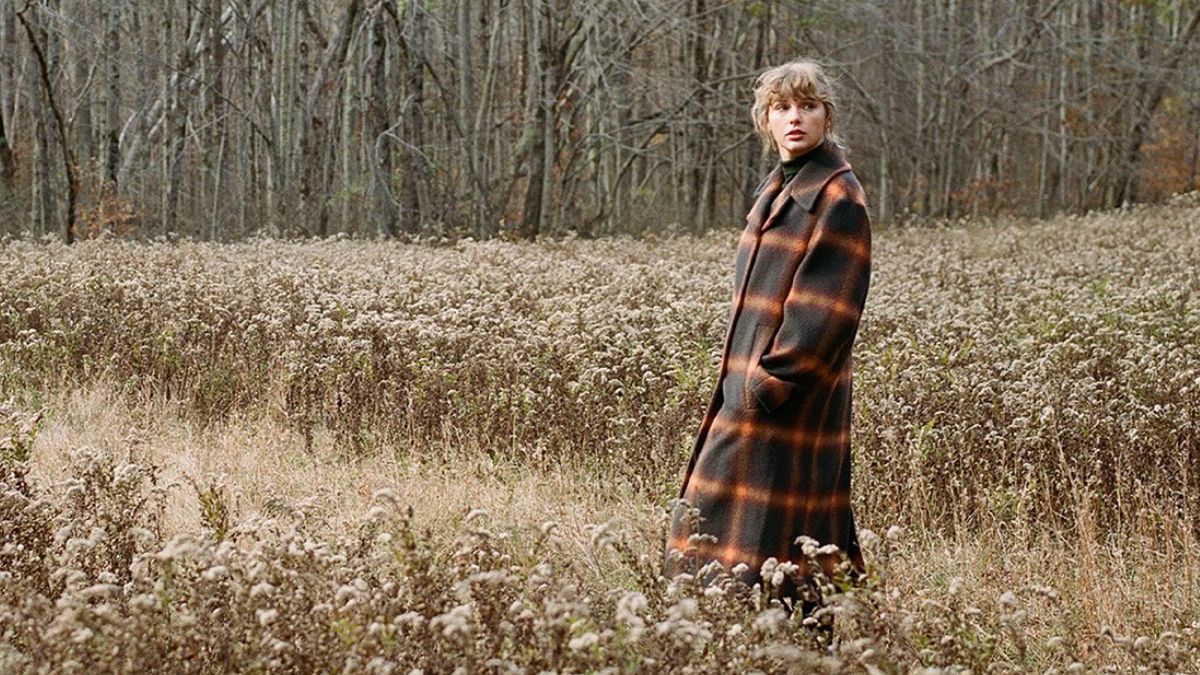 Albumul “Evermore”, lansat de Taylor Swift la final de 2020, revine pe prima pozitie a topului Billboard 200