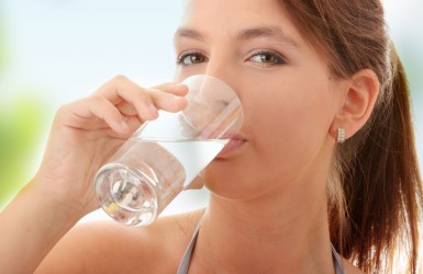 Dietele și consumul de apă! Iată ce spun specialiștii!