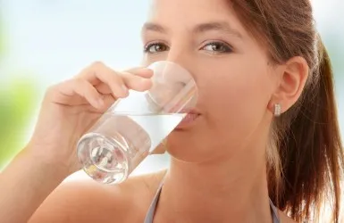 Dietele și consumul de apă! Iată ce spun specialiștii!