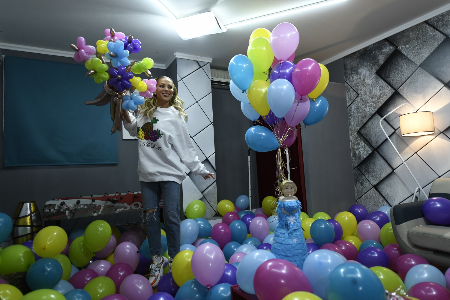 Surprize colorate pentru Delia, la filmările pentru cel de-al zecelea sezon iUmor