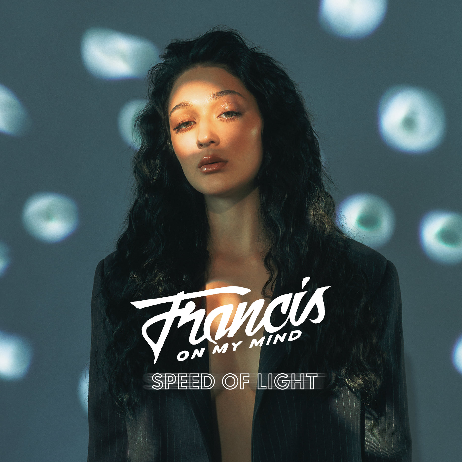 Francis On My Mind lansează piesa „Speed Of Light”, însoțită de videoclip