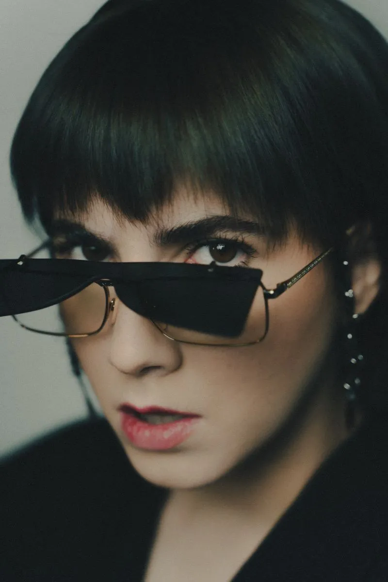 IOVA, o voce fresh, lansează cel mai raw și tupeist single “Money on my mind”