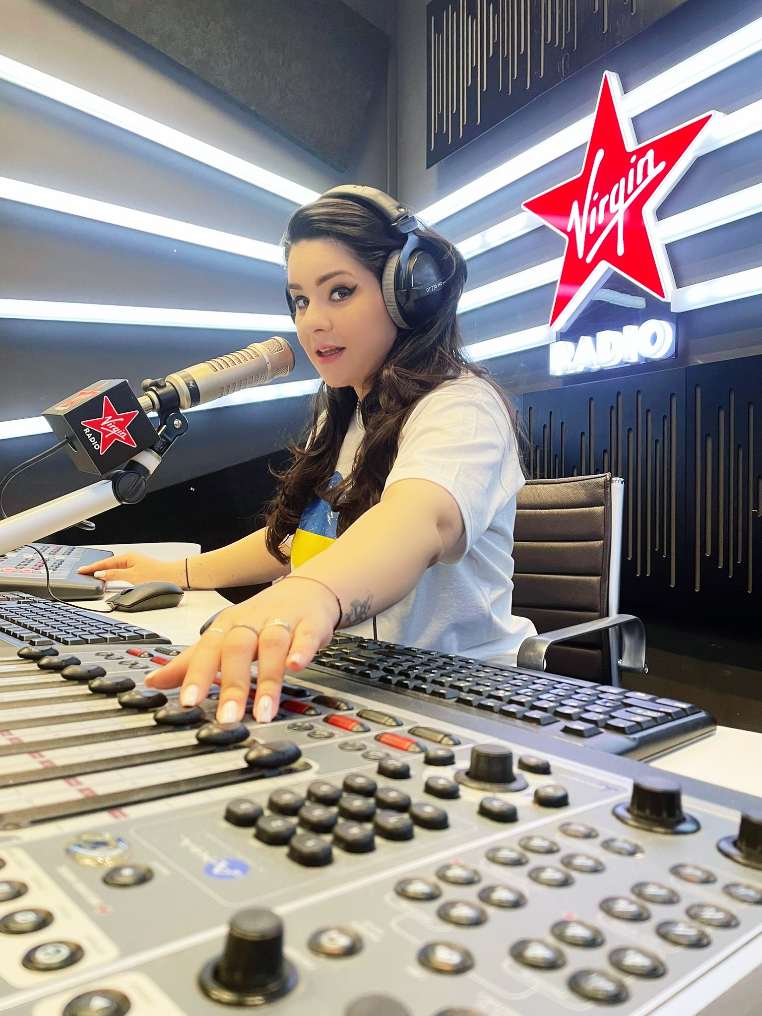 Oana Tache a mobilizat zeci de vedete să își manifeste solidaritatea cu Ucraina!