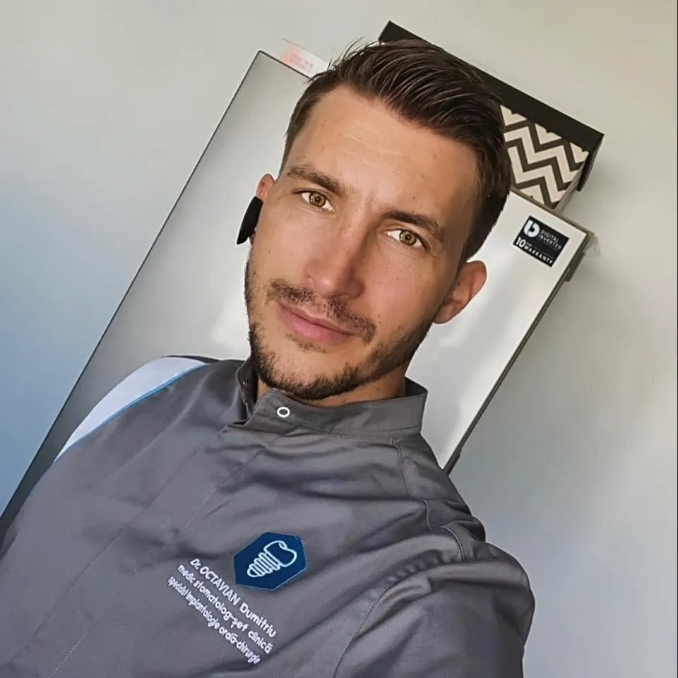 Octavian Riu, o viață mai ceva ca în filme. Cântărețul-dentist a aflat târziu cine e tatăl său natural: „Am doar o poză cu el”! Dezvăluiri uluitoare