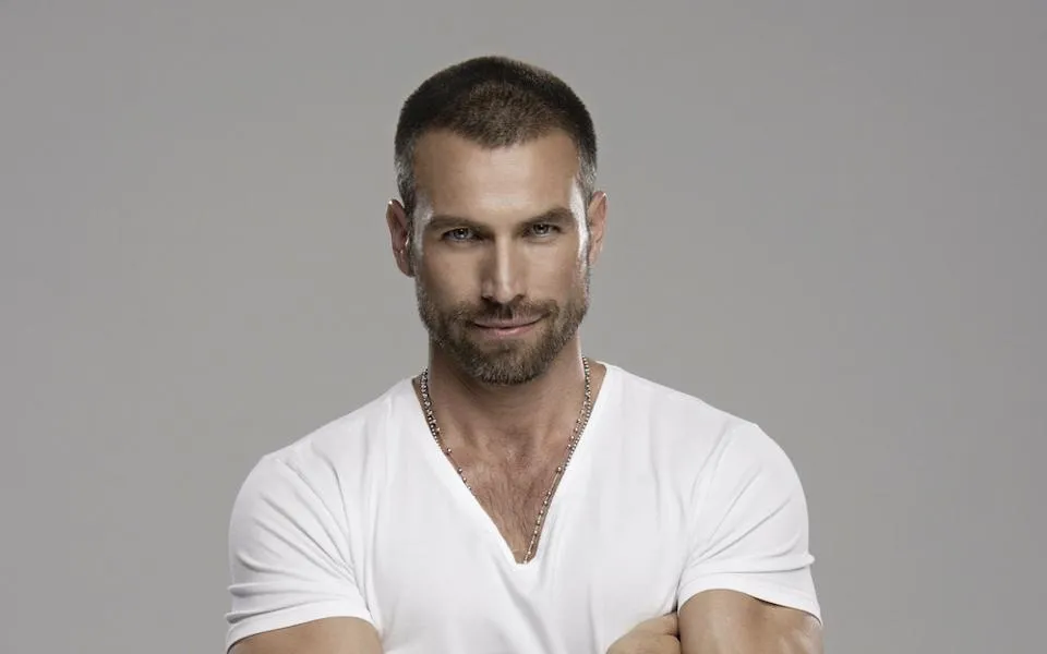 Latin loverul Rafael Amaya din „Salome” implineste 45 de ani! Ce sexy este