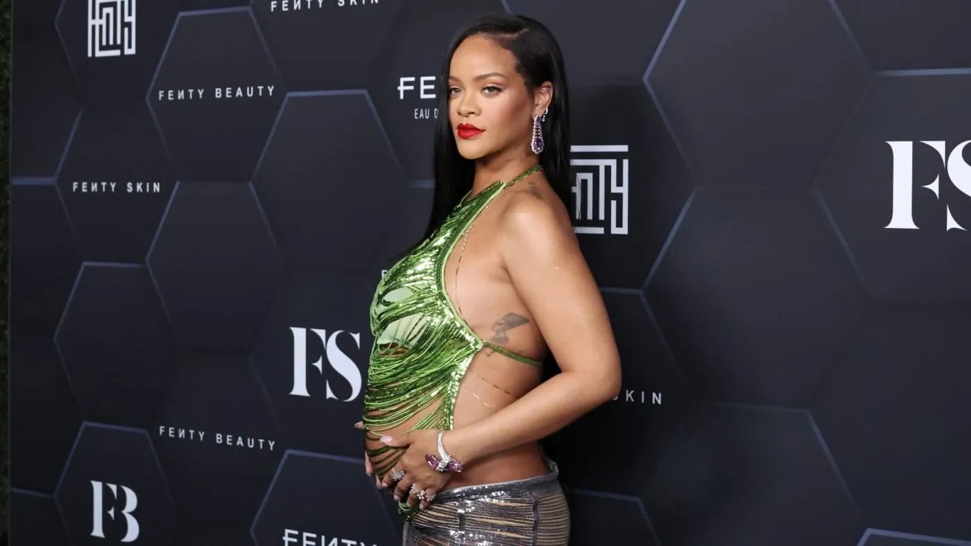 Rihanna implineste 34 de ani! Cum arata solista in adolescenta?