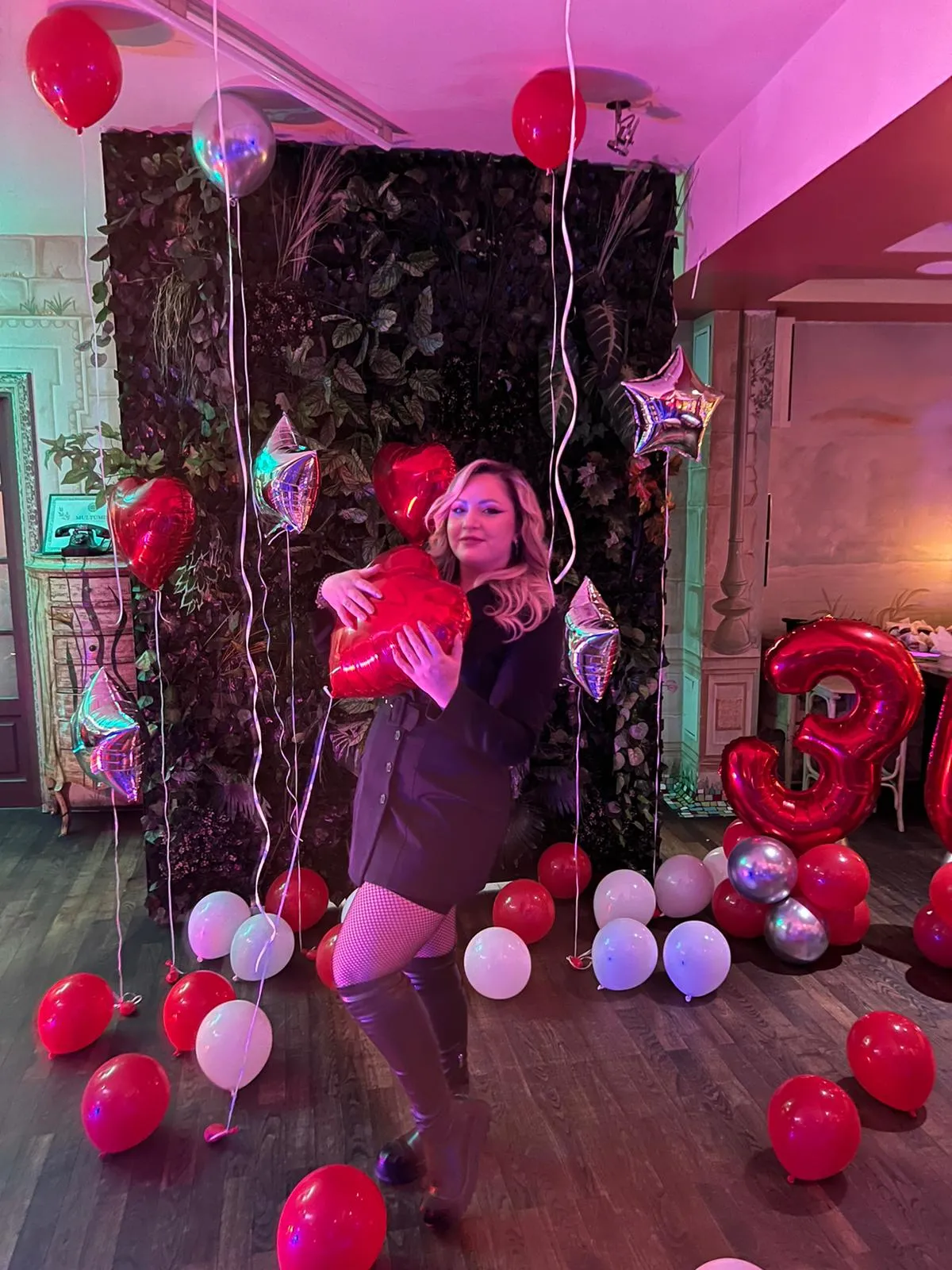 AVA – Petrecere aniversară la 30 de ani