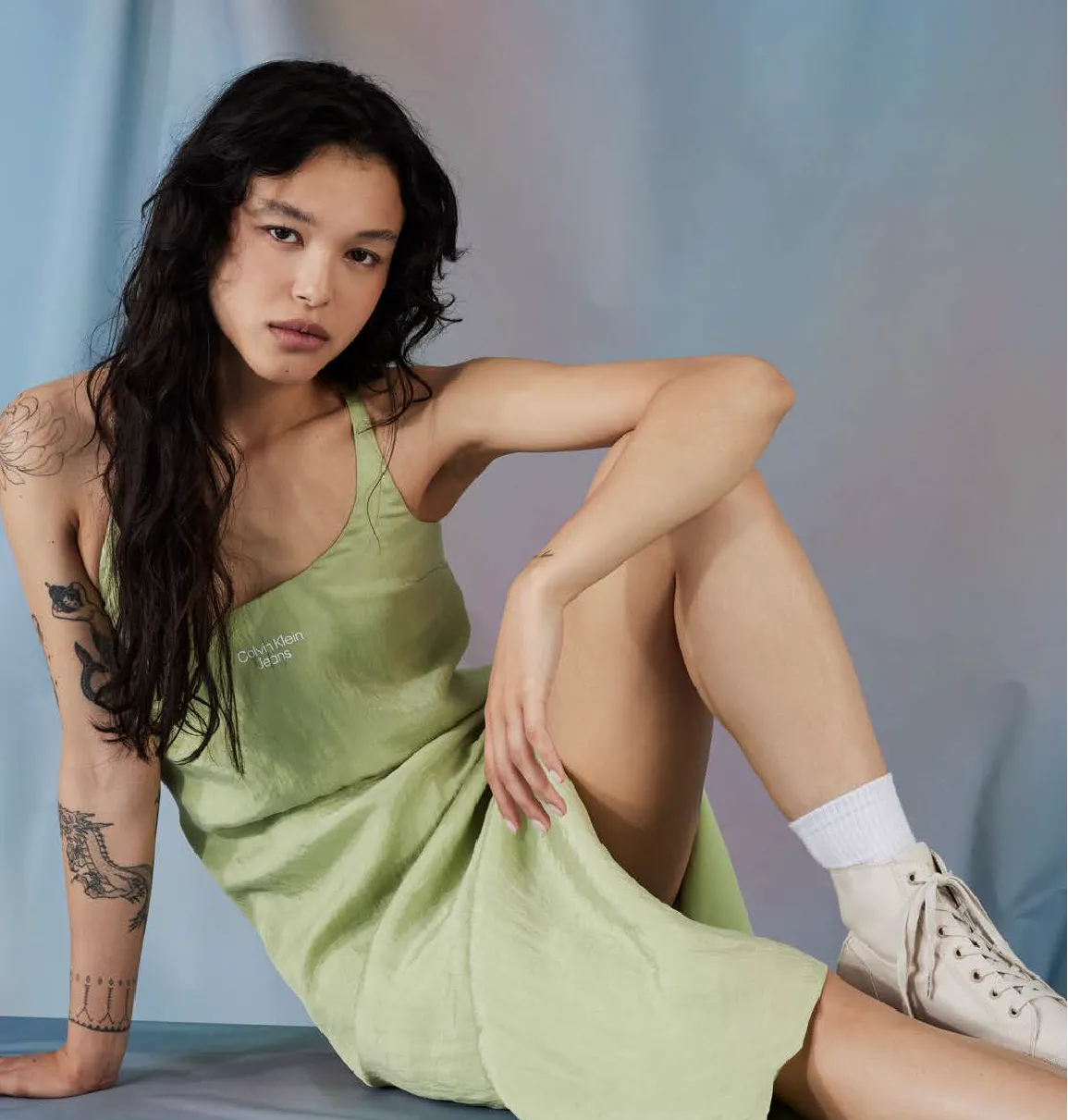 Reinterpretarea feminității alături de Calvin Klein