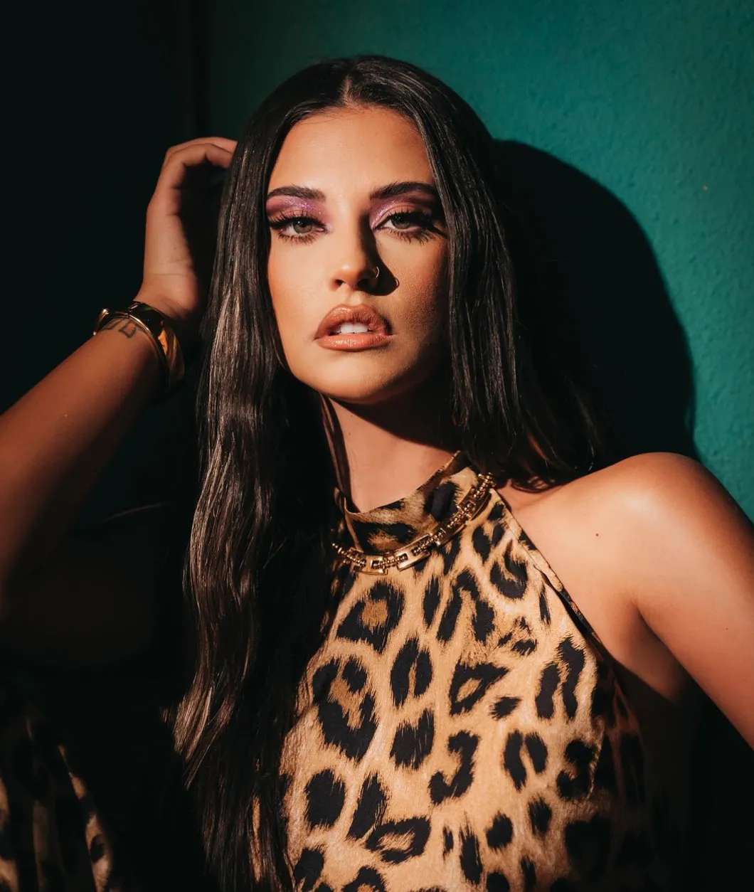 Qodës și Antonia prezintă videoclipul oficial pentru ”Una Favela”, piesa care sună ca o zi de vară