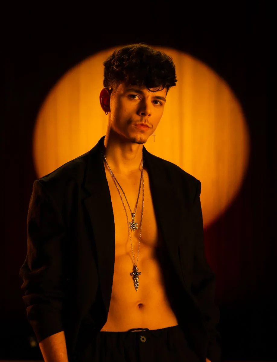 Emilian lansează „HONEY”, HIT-ul „de miere”